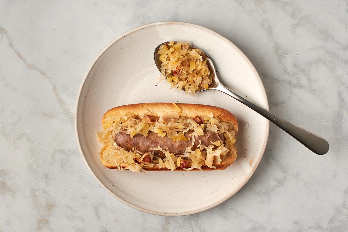 Assemble bratwurst