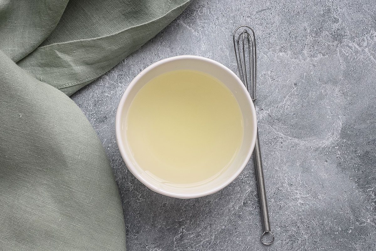 The vinegar mixture for chicken tempura roll.