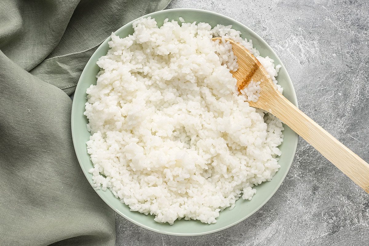 Cooling the rice in a bowl for chicken tempura roll.