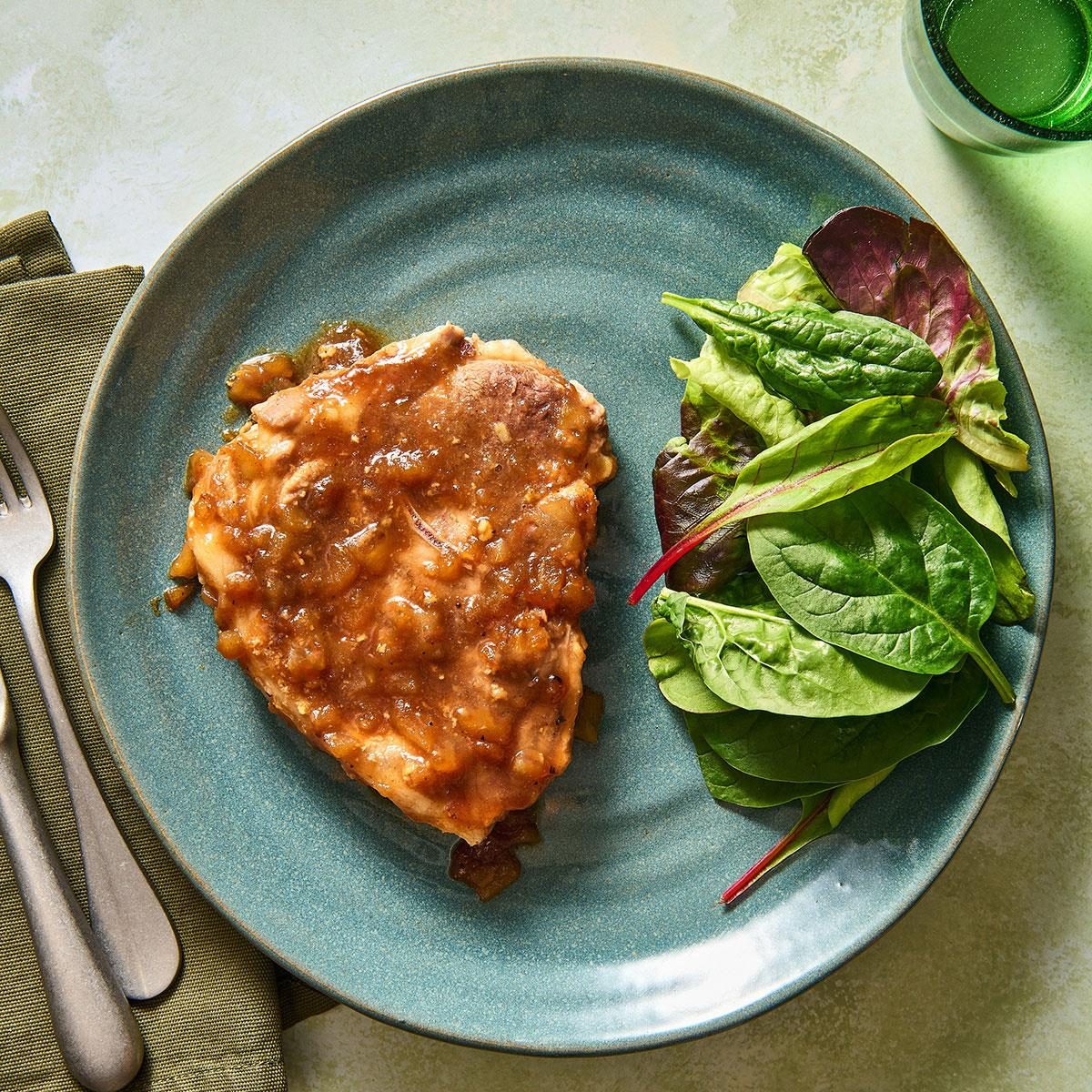 Pork Chops And Applesauce Exps Tohd24 47131 Juliahartbeck 5