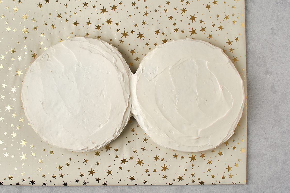 Frost round cakes