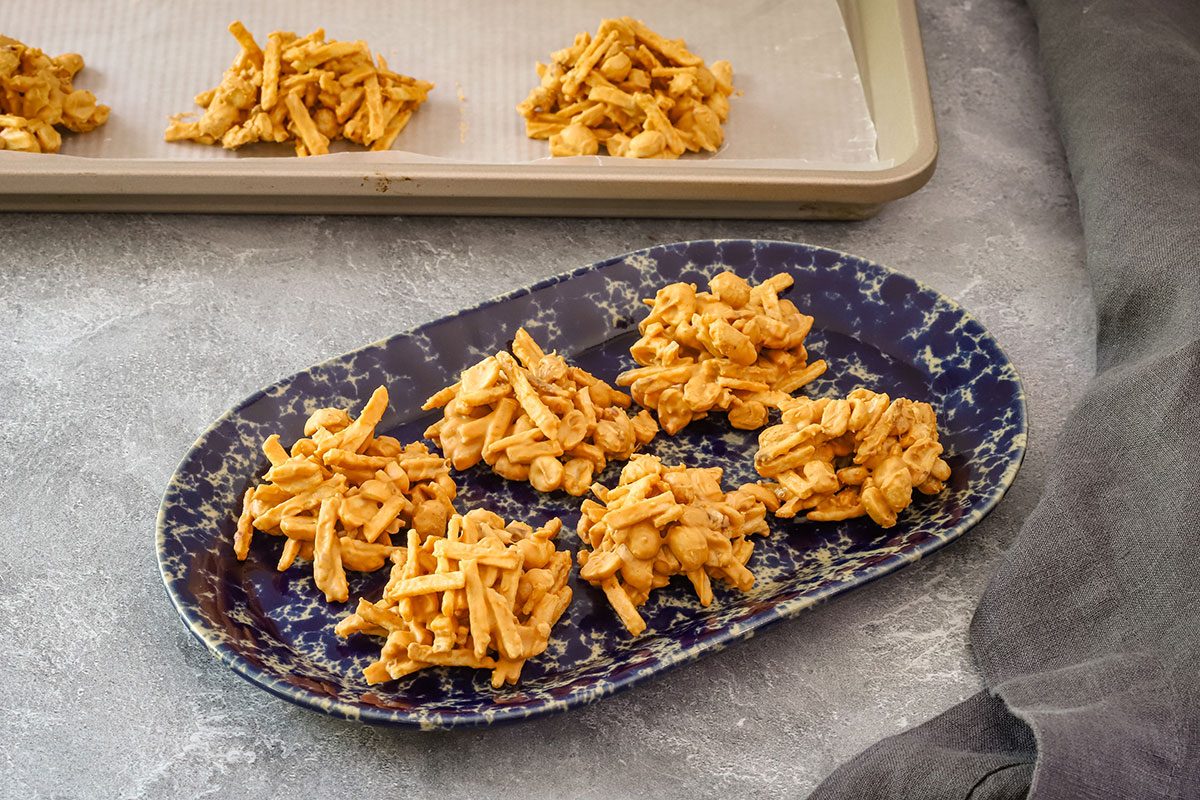 A plate of tumbleweed dessert treats.