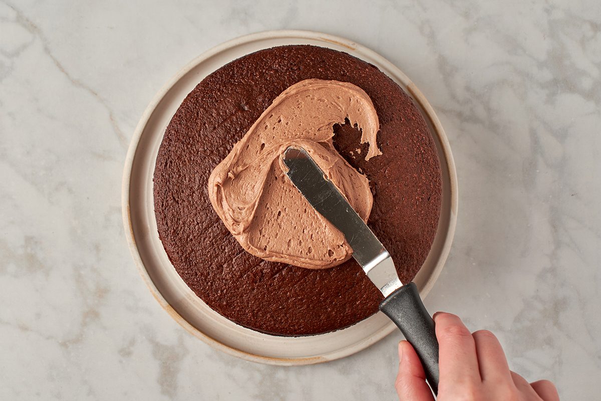 Frost cake