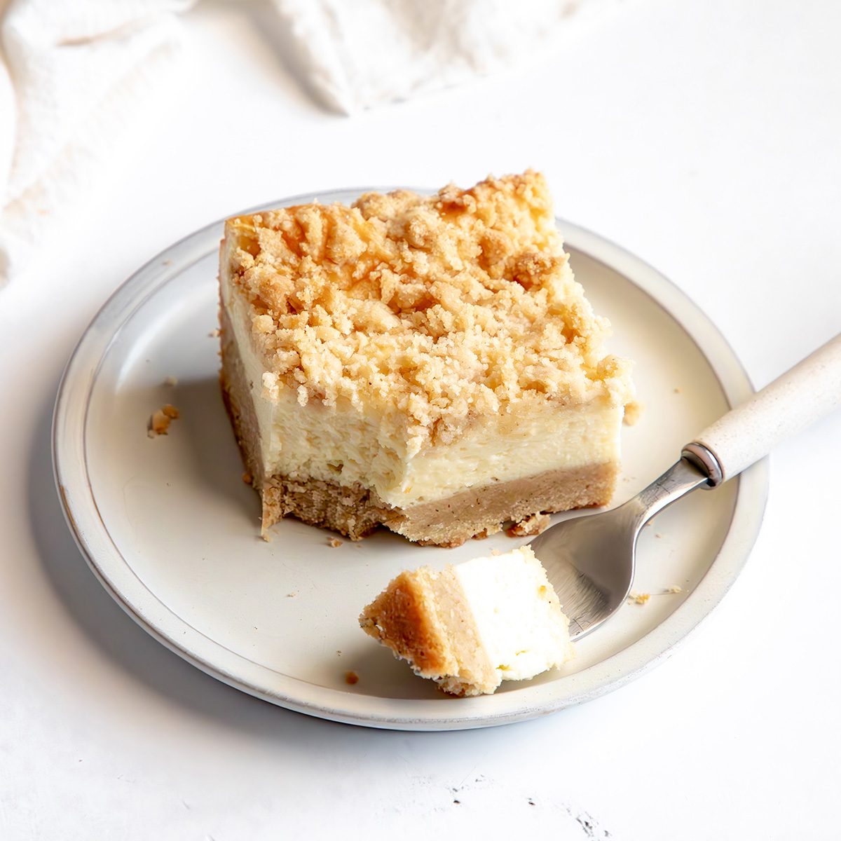 EXPS shot for Taste of Home Snickerdoodle Cheesecake Bars being served on a plate.