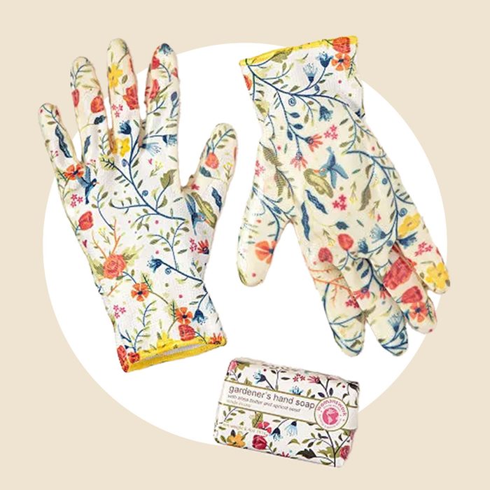 Floral Printed Weeder Glove Spa Gift Set Ecomm Via Uncommongoods.com (1)