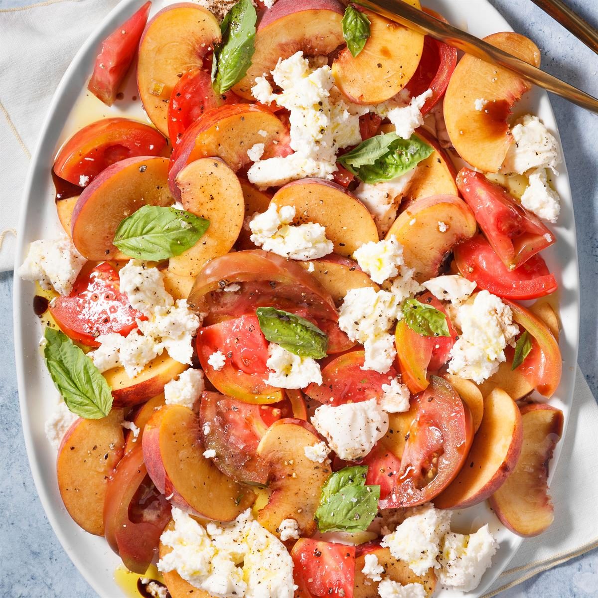 Fresh Peach Caprese Salad Exps Ft24 278093 Ec 1015 3