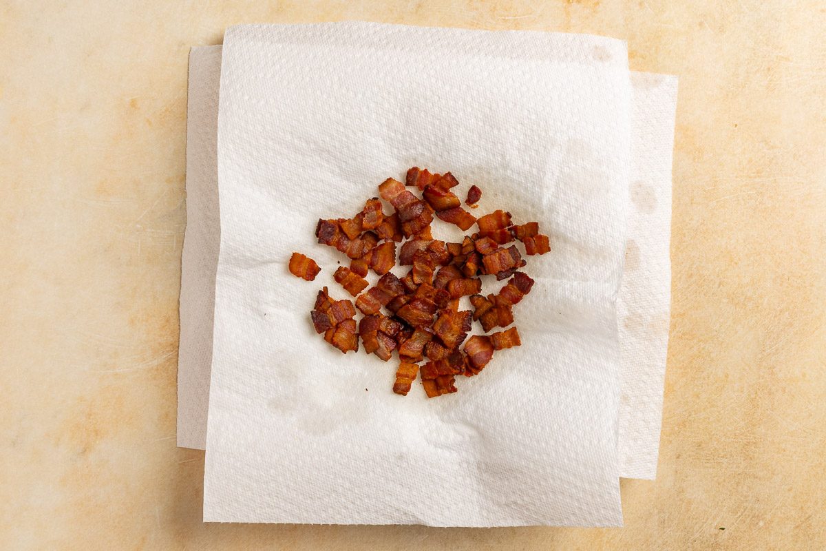 cooked bacon on a paper towel