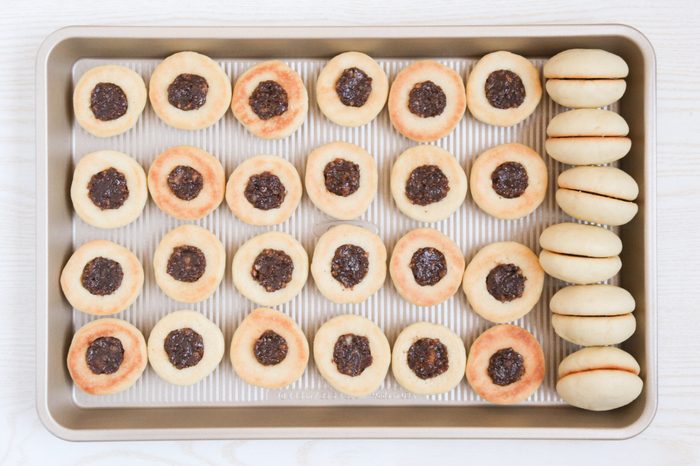 Sandwiching Italian Peach Cookies