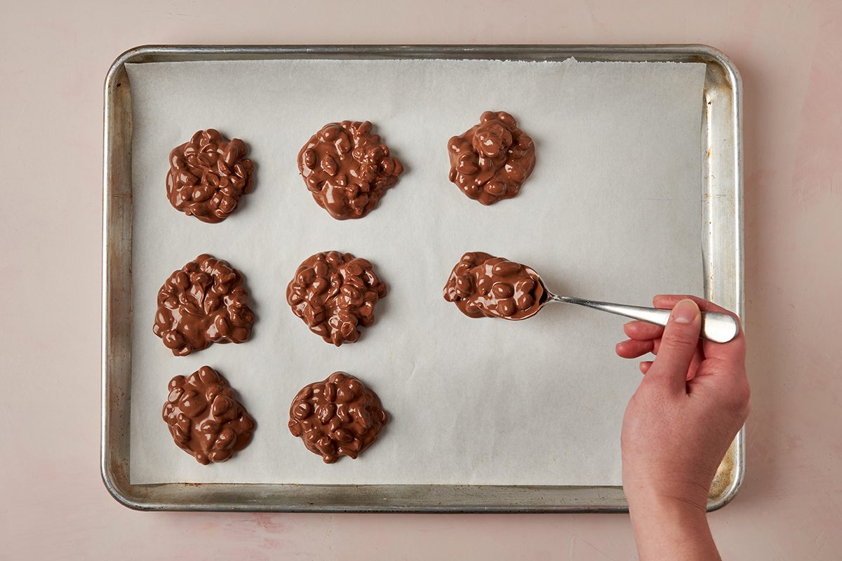 Assemble peanut clusters