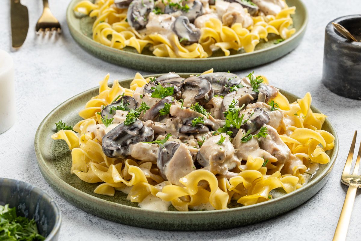 Slow Cooker Chicken Stroganoff