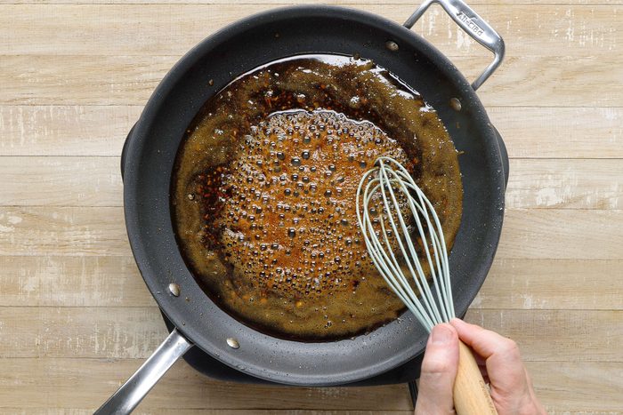 soy sauce, brown sugar, minced garlic, honey, rice wine vinegar, sesame oil, grated ginger, black pepper and salt in a skillet