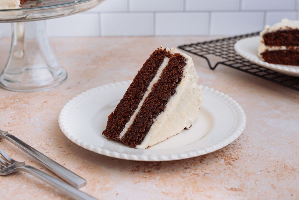 Chocolate Cake With Vanilla Frosting Tohd24 1693 Jojobaccam 11