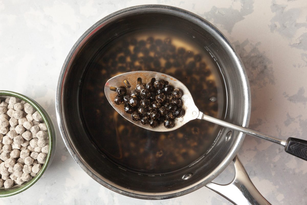 preparing tapioca pearls