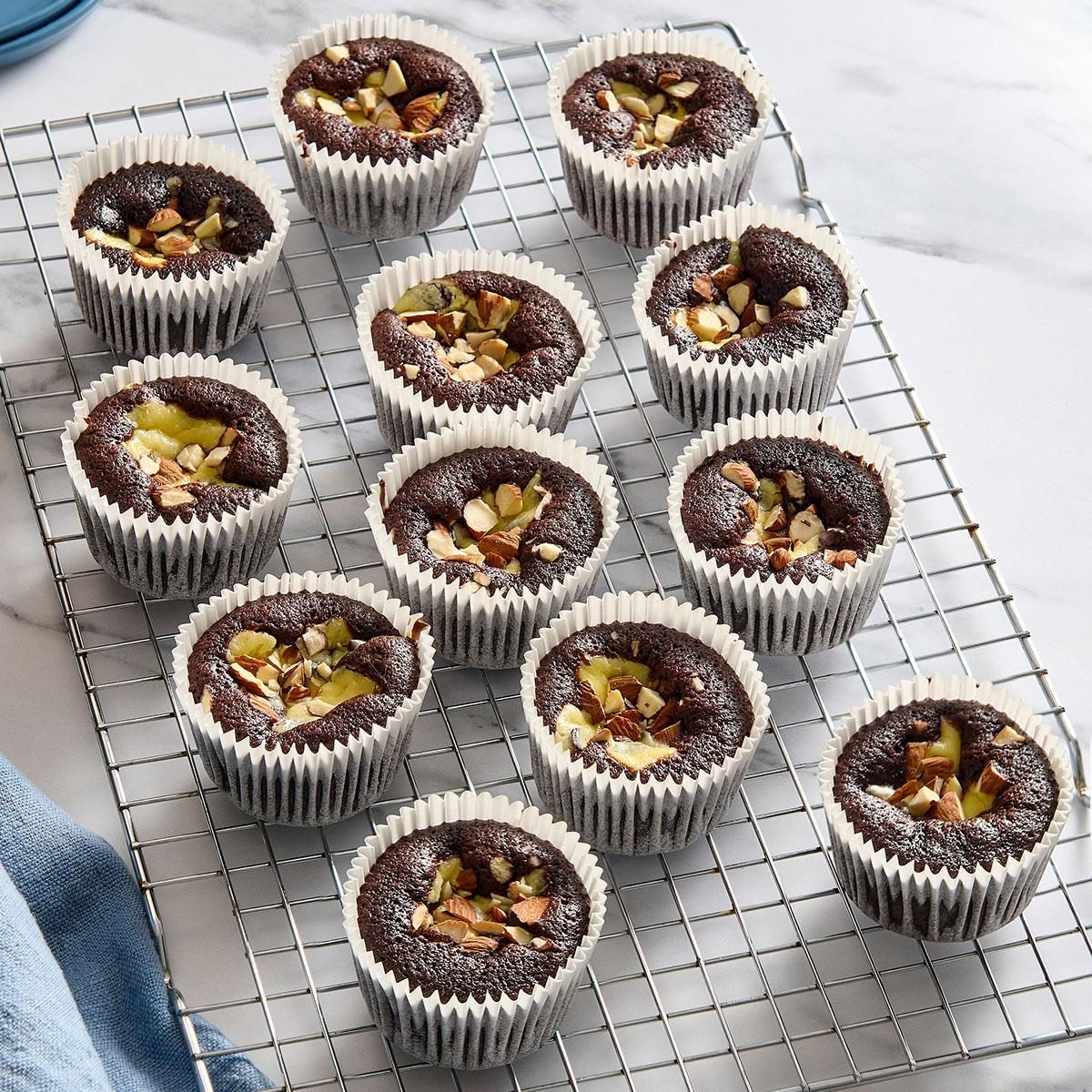 Black Bottom Cupcakes Exps Tohd24 2940 Juliahartbeck 5