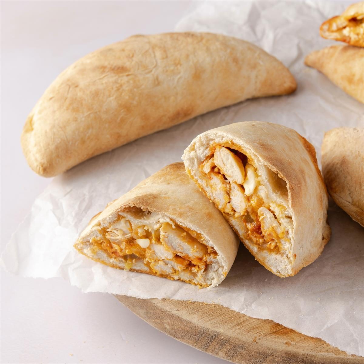 Buffalo Chicken Calzones Exps Tohd24 16755 Leticiaalmeida 06 Social