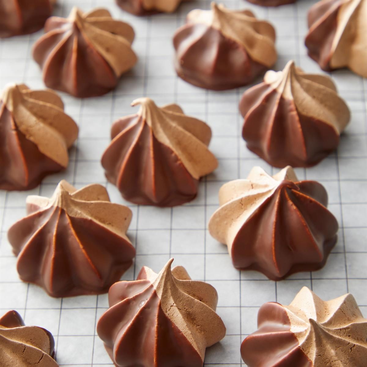 Chocolate Meringue Cookies Exps Tohcom25 7757 Dr 01 08 07b