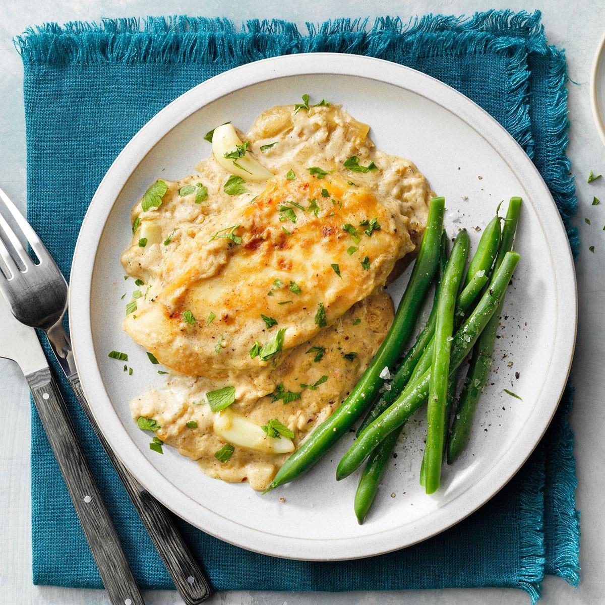 Creamy Garlic Chicken  Exps Tohcomdc23 272918 P2 Md 05 6b