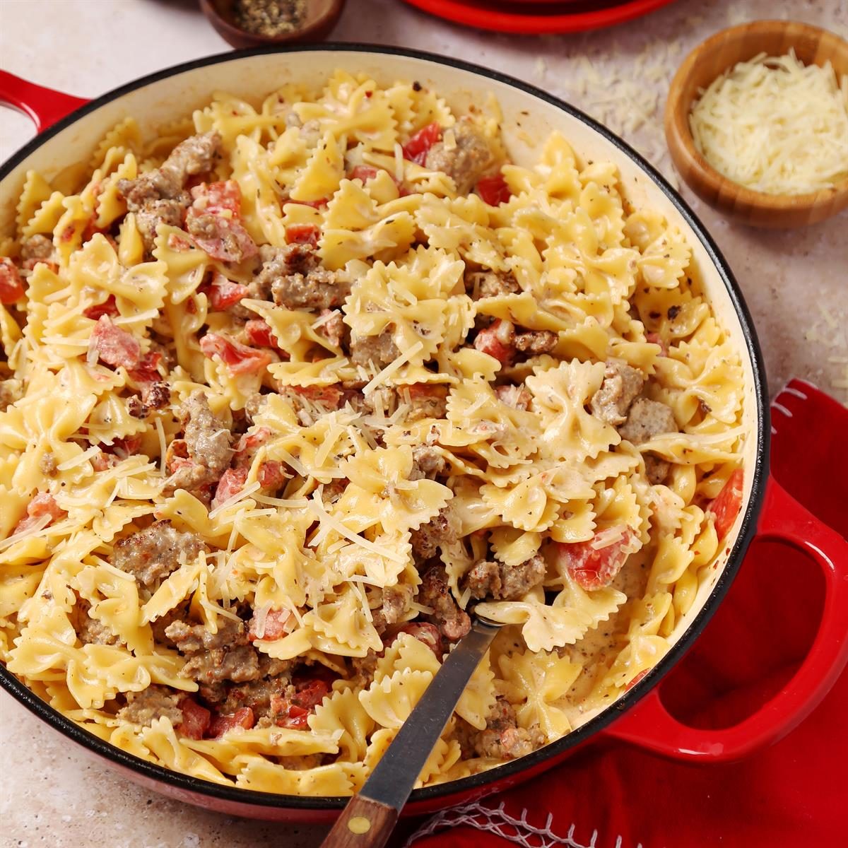 Italian Sausage With Bow Ties Exps Tohd 38275 Jonathanmelendez 8