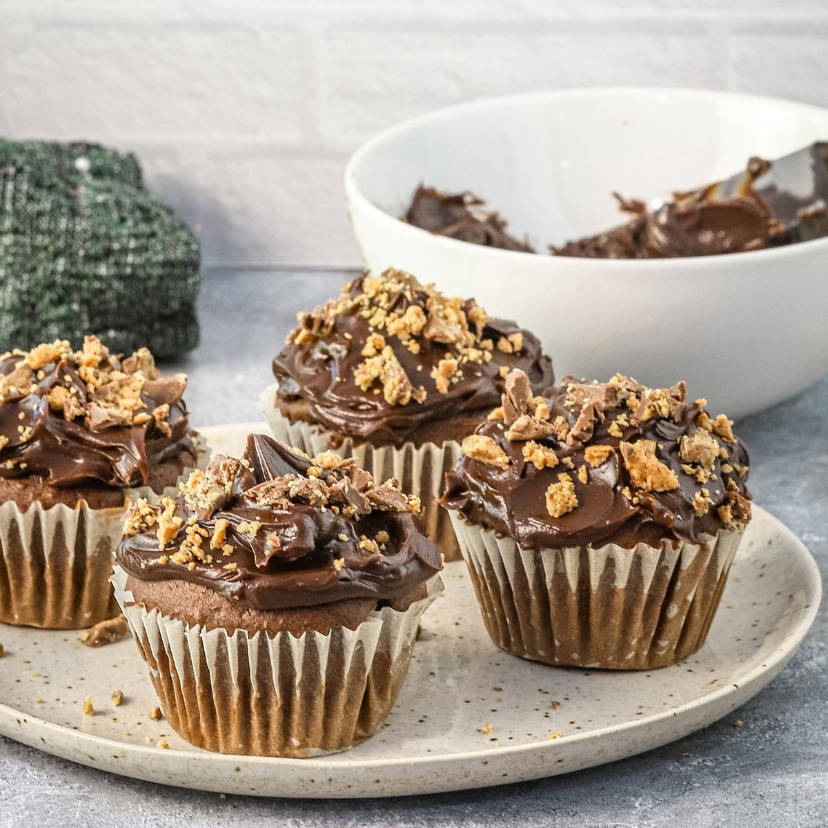 Reese S Peanut Butter Cup Cupcakes Exps Tohd24 48188 Dianarattray 7