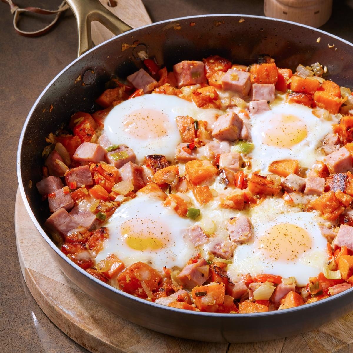 Sweet Potato Hash With Ham Exps Hca25 140243 Md P2 01 10 8b