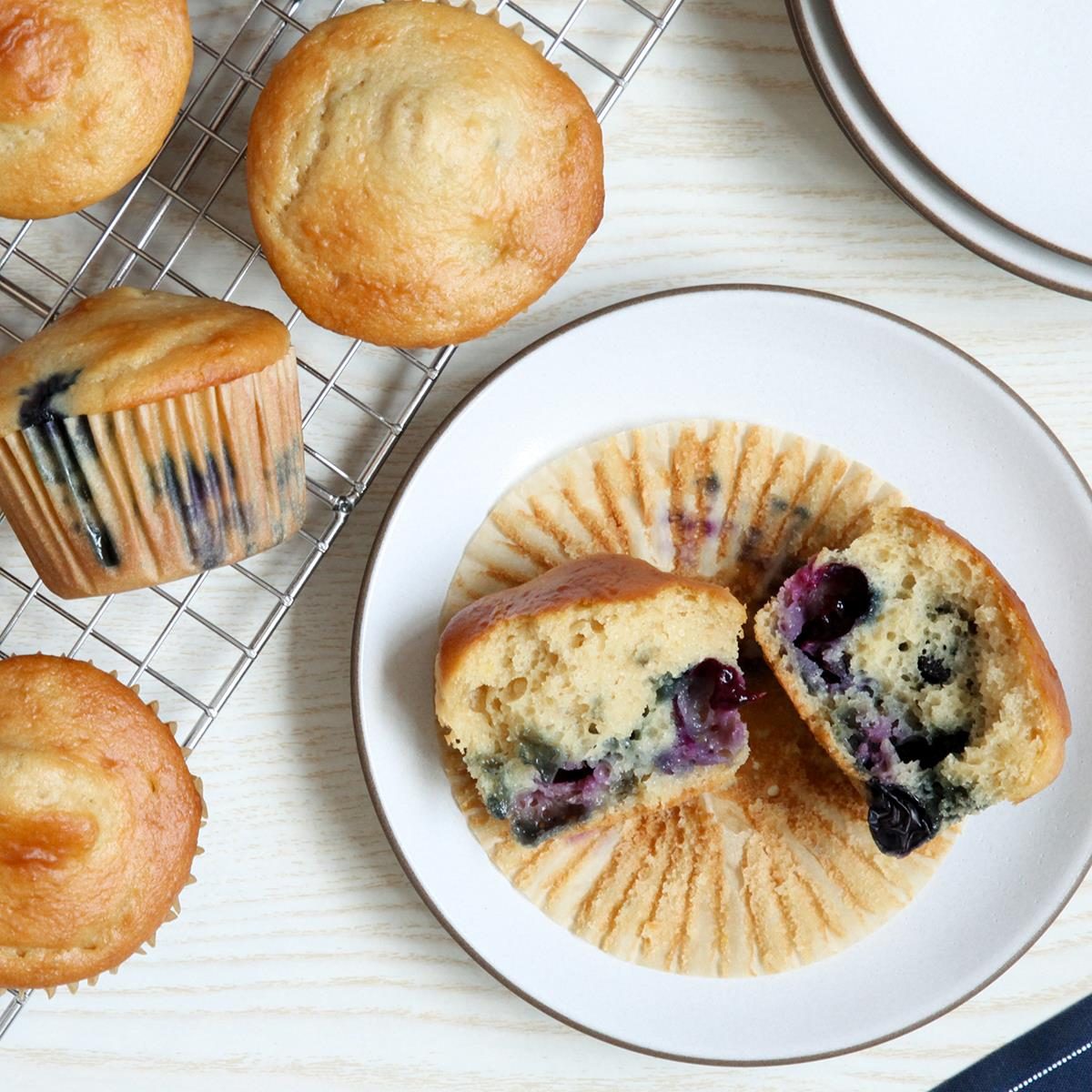 Buttermilk Blueberry Muffins Exps Tohd24 11424 Nicoleperry 6