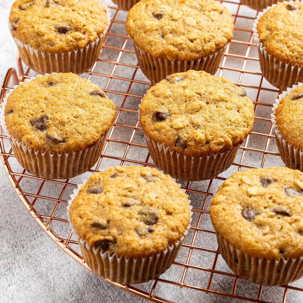 Chocolate Chip Oatmeal Muffins Exps Tohd24 3806 Erickleinberg 5